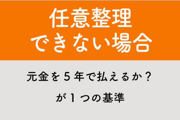 ✕マークをする女性